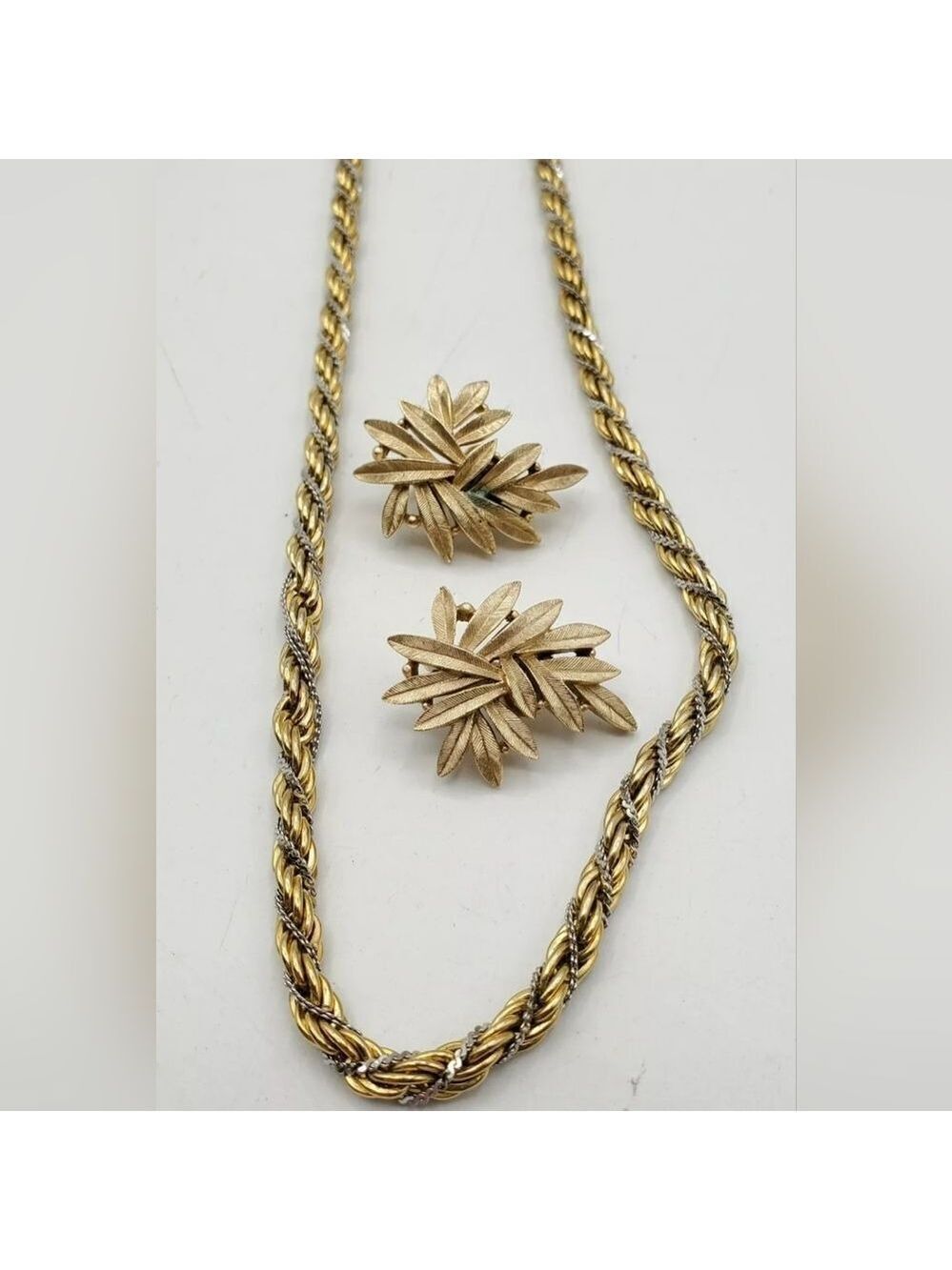 Set of Trifari Jewelry Necklace & Earrings Goldtone Silvertone 24"